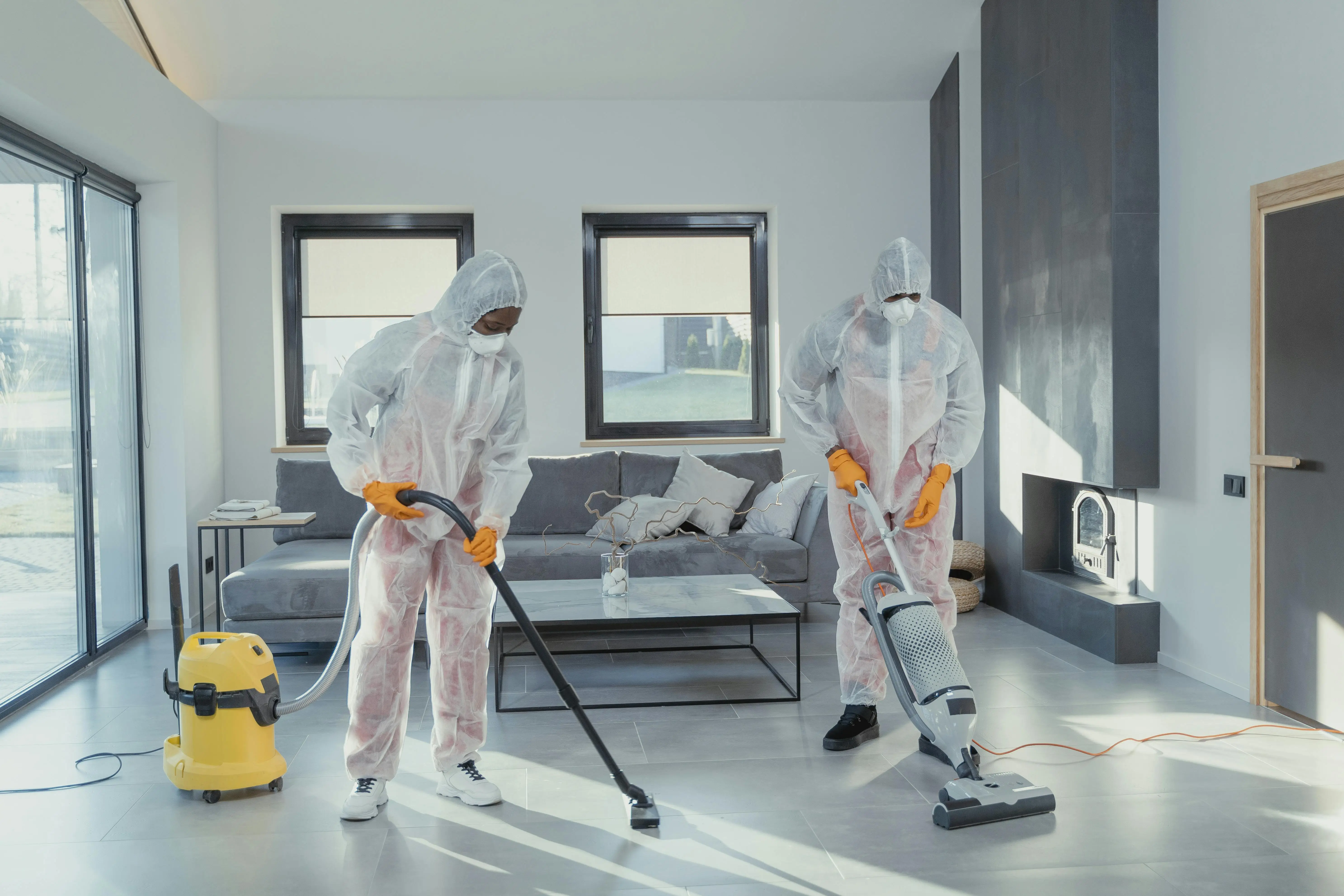 X Response restoration technician using professional drying equipment in a residential property